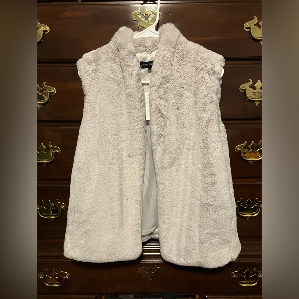 Catherine Malandrino Women's Faux Fur
Vest Size Small Brand New With Tags